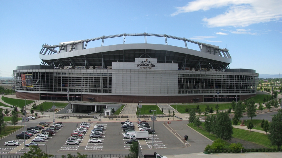 Invesco field, Stadium des Broncos de Denver vu de notre hotel !
