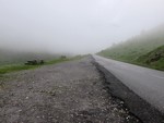 Descente du Col de la Colombière dans le brouillard